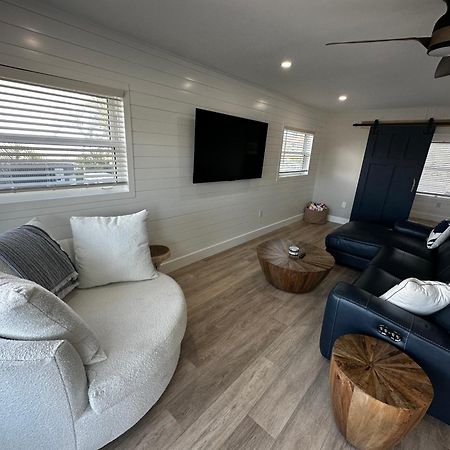 Chadwick Cove Marina Aparthotel Englewood Bagian luar foto