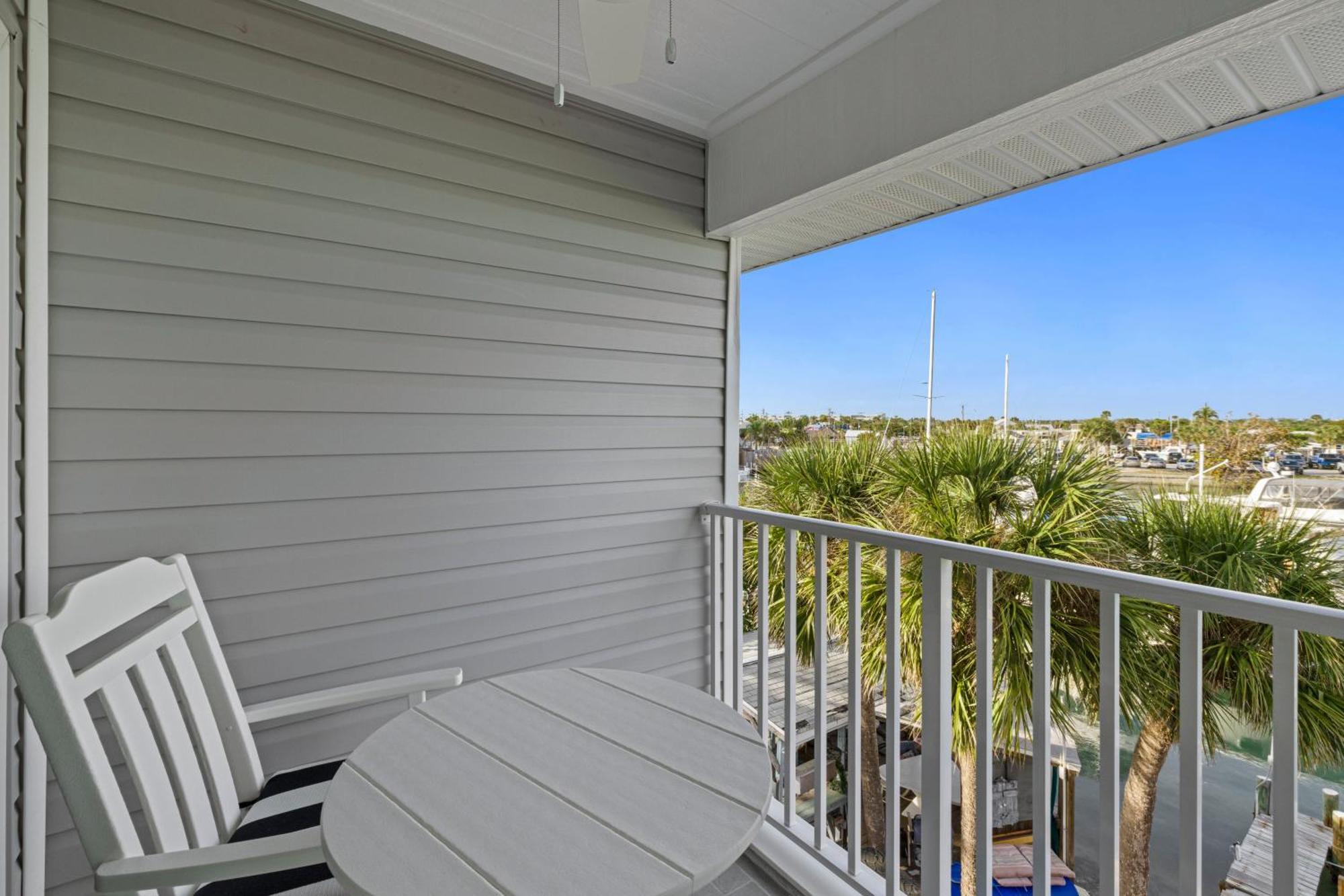 Chadwick Cove Marina Aparthotel Englewood Bagian luar foto