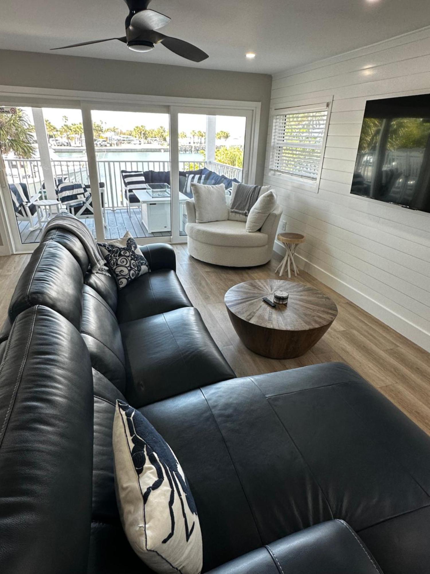 Chadwick Cove Marina Aparthotel Englewood Bagian luar foto